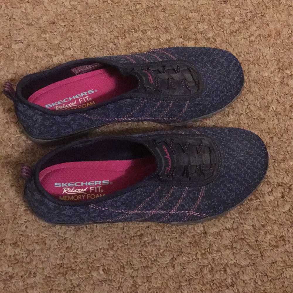 Skechers relaxed fit memory foam